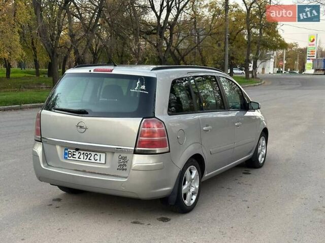 Серый Опель Зафира, объемом двигателя 1.8 л и пробегом 327 тыс. км за 4100 $, фото 6 на Automoto.ua