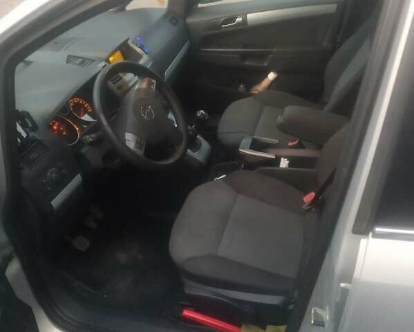 Серый Опель Зафира, объемом двигателя 1.8 л и пробегом 273 тыс. км за 5100 $, фото 2 на Automoto.ua