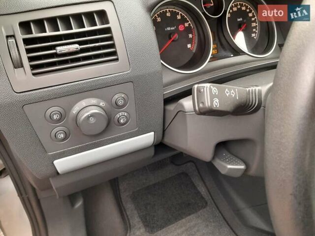 Серый Опель Зафира, объемом двигателя 1.8 л и пробегом 188 тыс. км за 6350 $, фото 13 на Automoto.ua