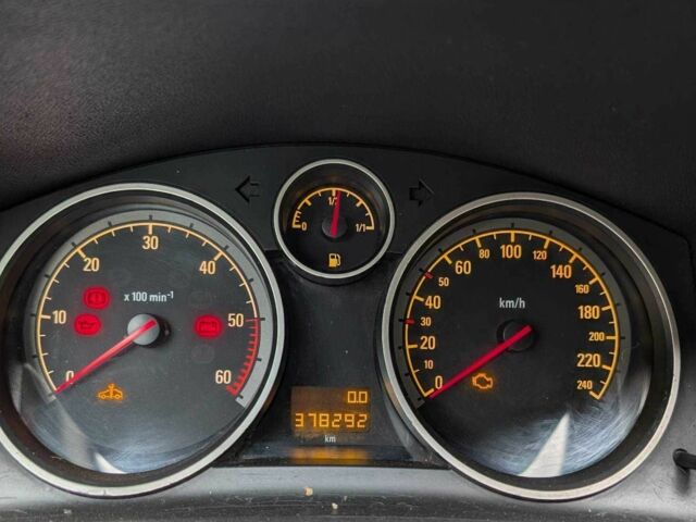 Серый Опель Зафира, объемом двигателя 1.9 л и пробегом 372 тыс. км за 2800 $, фото 8 на Automoto.ua