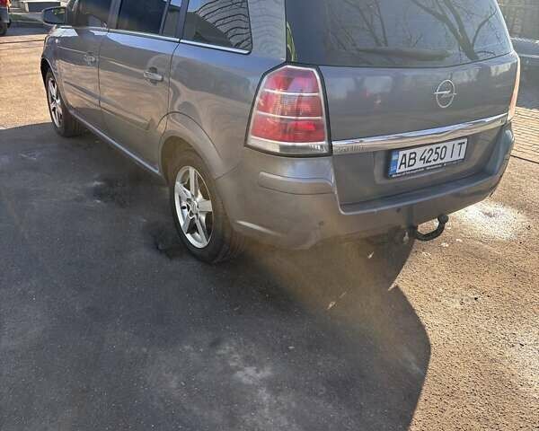 Серый Опель Зафира, объемом двигателя 1.8 л и пробегом 290 тыс. км за 5800 $, фото 3 на Automoto.ua