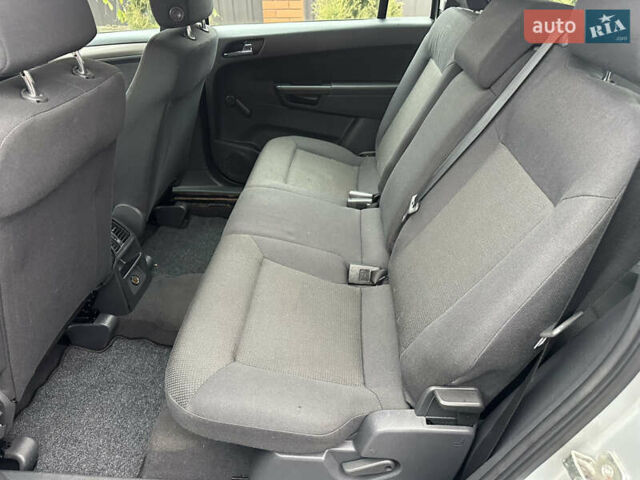 Серый Опель Зафира, объемом двигателя 1.6 л и пробегом 217 тыс. км за 5950 $, фото 44 на Automoto.ua