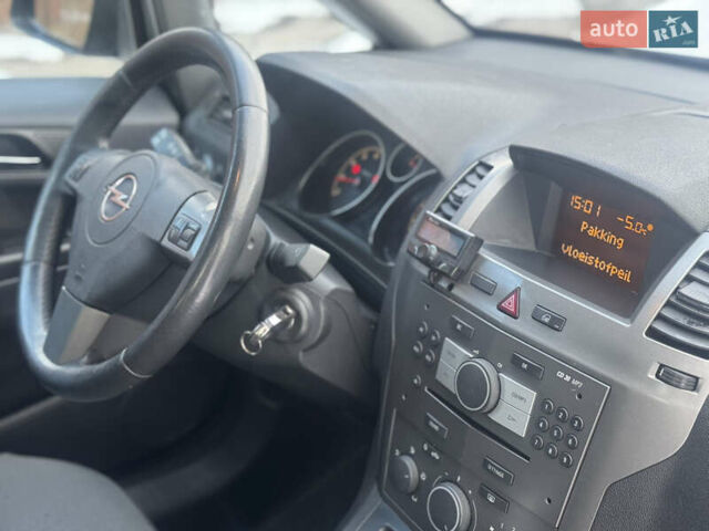 Серый Опель Зафира, объемом двигателя 1.8 л и пробегом 284 тыс. км за 5450 $, фото 59 на Automoto.ua