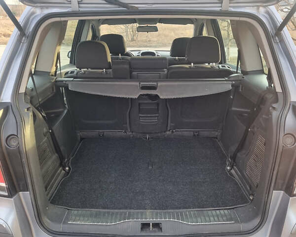 Сірий Опель Зафіра, об'ємом двигуна 1.91 л та пробігом 335 тис. км за 5300 $, фото 12 на Automoto.ua