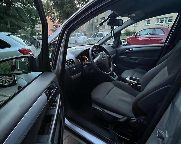 Серый Опель Зафира, объемом двигателя 1.9 л и пробегом 270 тыс. км за 6000 $, фото 9 на Automoto.ua