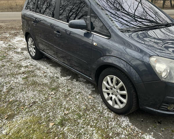 Серый Опель Зафира, объемом двигателя 2.2 л и пробегом 215 тыс. км за 8200 $, фото 5 на Automoto.ua