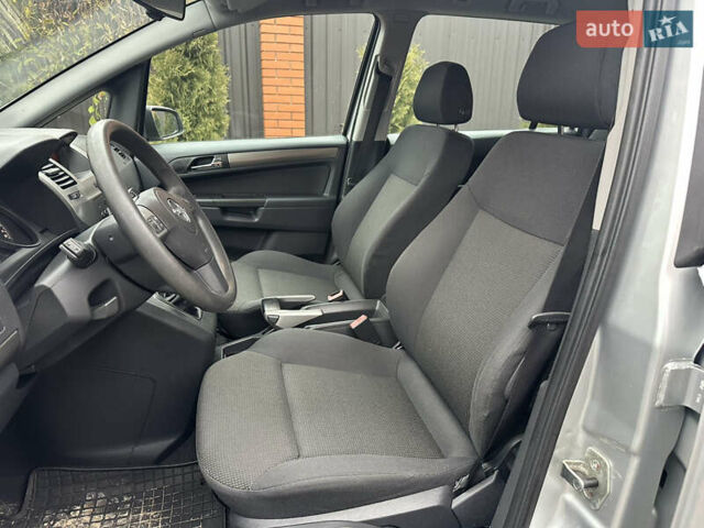 Серый Опель Зафира, объемом двигателя 1.6 л и пробегом 217 тыс. км за 5950 $, фото 30 на Automoto.ua