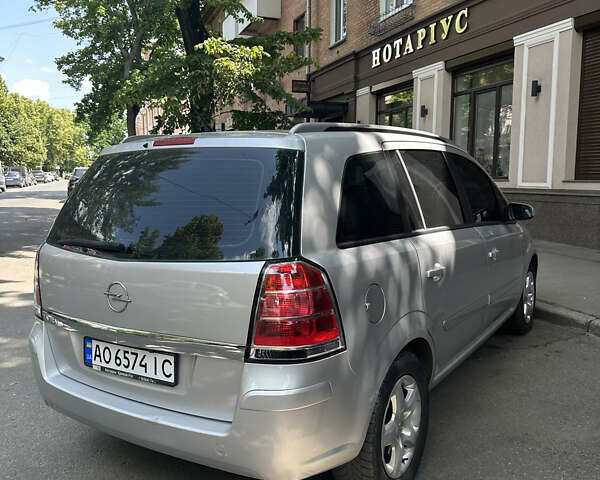 Серый Опель Зафира, объемом двигателя 1.8 л и пробегом 185 тыс. км за 5500 $, фото 1 на Automoto.ua