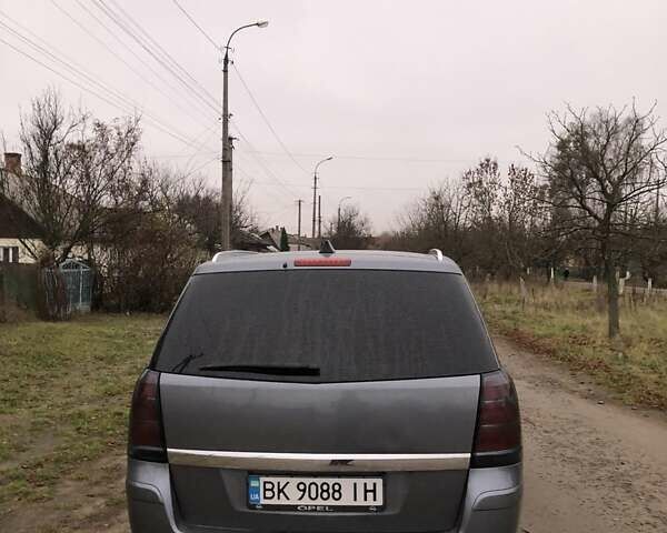 Серый Опель Зафира, объемом двигателя 1.9 л и пробегом 300 тыс. км за 4950 $, фото 15 на Automoto.ua
