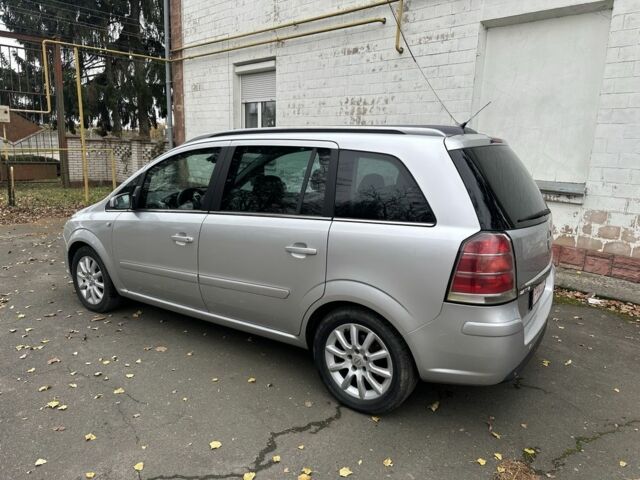 Серый Опель Зафира, объемом двигателя 1.9 л и пробегом 280 тыс. км за 3250 $, фото 10 на Automoto.ua