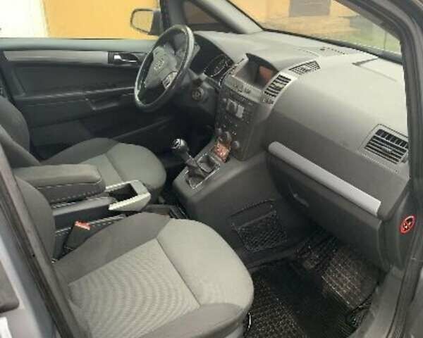 Серый Опель Зафира, объемом двигателя 1.6 л и пробегом 269 тыс. км за 5350 $, фото 1 на Automoto.ua