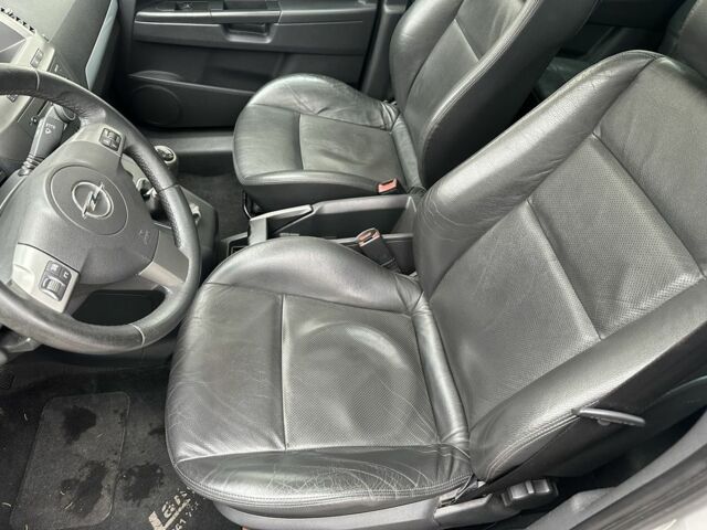 Серый Опель Зафира, объемом двигателя 1.9 л и пробегом 280 тыс. км за 3250 $, фото 12 на Automoto.ua