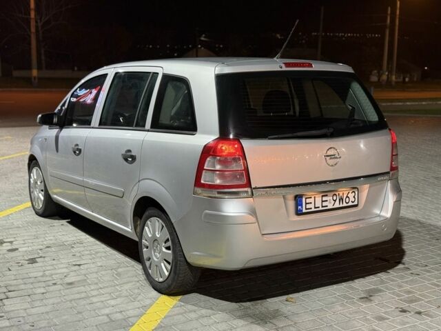 Серый Опель Зафира, объемом двигателя 1.9 л и пробегом 282 тыс. км за 3000 $, фото 1 на Automoto.ua