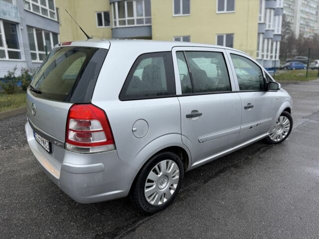 Серый Опель Зафира, объемом двигателя 1.9 л и пробегом 185 тыс. км за 3000 $, фото 3 на Automoto.ua