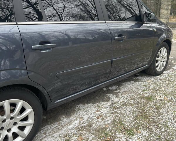 Серый Опель Зафира, объемом двигателя 2.2 л и пробегом 215 тыс. км за 8200 $, фото 10 на Automoto.ua