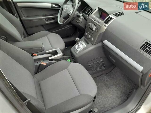 Серый Опель Зафира, объемом двигателя 1.8 л и пробегом 188 тыс. км за 6350 $, фото 31 на Automoto.ua