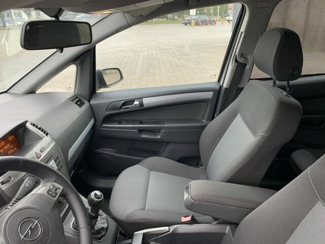 Серый Опель Зафира, объемом двигателя 1.6 л и пробегом 210 тыс. км за 5500 $, фото 14 на Automoto.ua