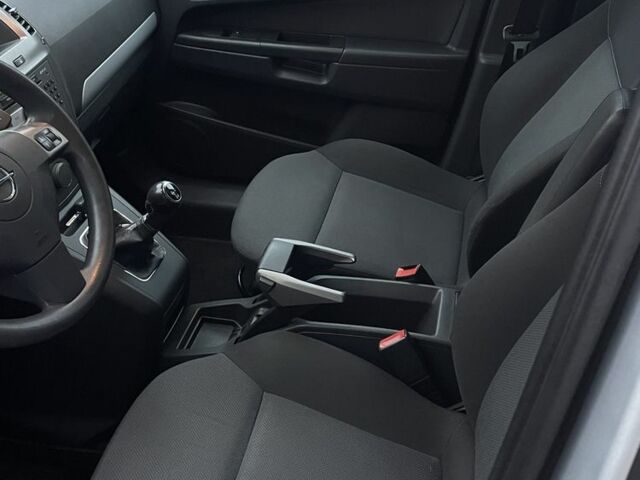 Серый Опель Зафира, объемом двигателя 1.8 л и пробегом 239 тыс. км за 5900 $, фото 8 на Automoto.ua