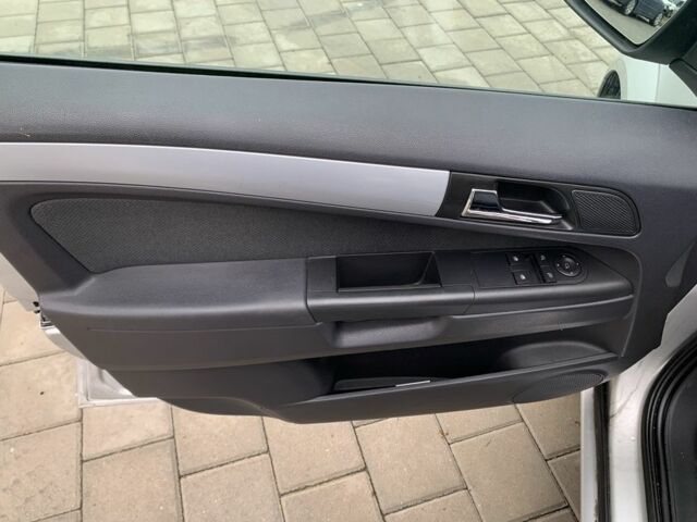 Серый Опель Зафира, объемом двигателя 1.6 л и пробегом 210 тыс. км за 5500 $, фото 16 на Automoto.ua