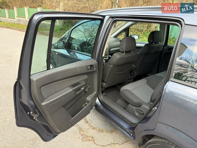 Серый Опель Зафира, объемом двигателя 1.8 л и пробегом 196 тыс. км за 5490 $, фото 12 на Automoto.ua