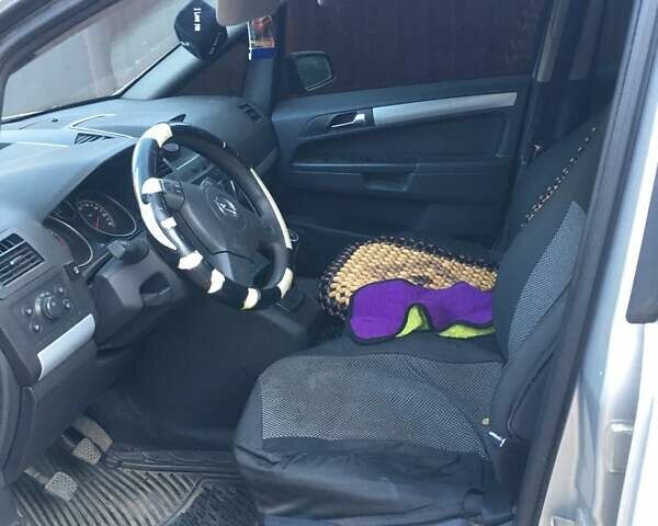 Серый Опель Зафира, объемом двигателя 1.8 л и пробегом 280 тыс. км за 4999 $, фото 4 на Automoto.ua