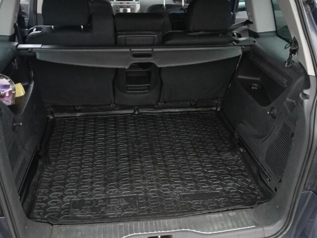 Серый Опель Зафира, объемом двигателя 1.9 л и пробегом 254 тыс. км за 5200 $, фото 8 на Automoto.ua