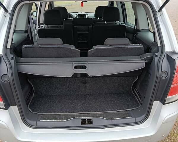 Серый Опель Зафира, объемом двигателя 1.9 л и пробегом 240 тыс. км за 5950 $, фото 14 на Automoto.ua