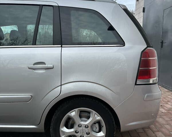 Серый Опель Зафира, объемом двигателя 1.8 л и пробегом 197 тыс. км за 5999 $, фото 38 на Automoto.ua