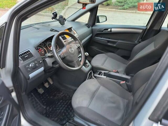 Серый Опель Зафира, объемом двигателя 1.8 л и пробегом 327 тыс. км за 4100 $, фото 10 на Automoto.ua