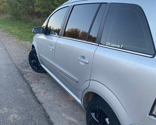 Серый Опель Зафира, объемом двигателя 1.91 л и пробегом 313 тыс. км за 4999 $, фото 9 на Automoto.ua