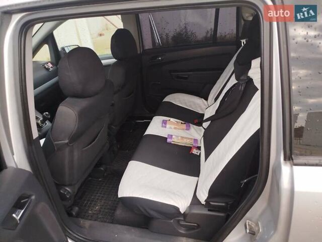 Серый Опель Зафира, объемом двигателя 1.6 л и пробегом 203 тыс. км за 4650 $, фото 4 на Automoto.ua