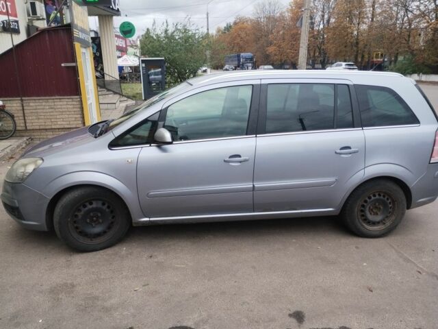 Серый Опель Зафира, объемом двигателя 1.6 л и пробегом 260 тыс. км за 4400 $, фото 3 на Automoto.ua