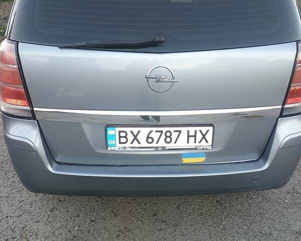 Серый Опель Зафира, объемом двигателя 1.9 л и пробегом 277 тыс. км за 5700 $, фото 3 на Automoto.ua