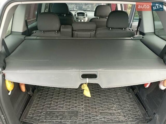 Серый Опель Зафира, объемом двигателя 1.91 л и пробегом 341 тыс. км за 4750 $, фото 8 на Automoto.ua