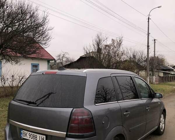 Серый Опель Зафира, объемом двигателя 1.9 л и пробегом 300 тыс. км за 4950 $, фото 13 на Automoto.ua