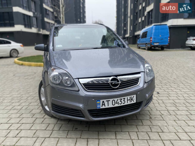 Сірий Опель Зафіра, об'ємом двигуна 1.9 л та пробігом 317 тис. км за 4799 $, фото 2 на Automoto.ua