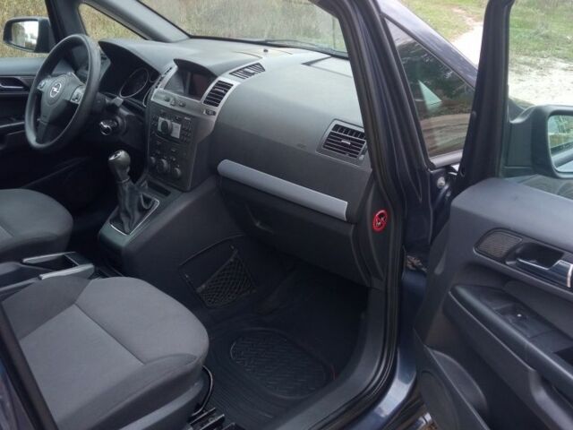 Сірий Опель Зафіра, об'ємом двигуна 1.9 л та пробігом 200 тис. км за 2800 $, фото 10 на Automoto.ua