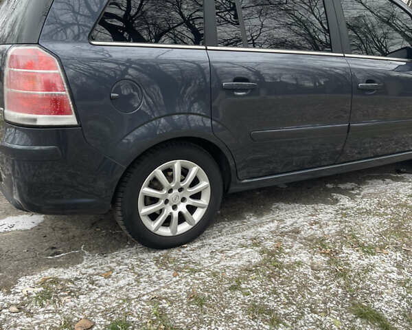 Серый Опель Зафира, объемом двигателя 2.2 л и пробегом 215 тыс. км за 8200 $, фото 9 на Automoto.ua