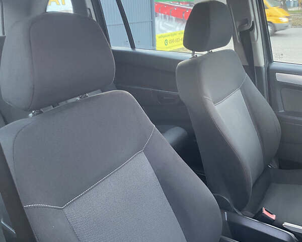 Серый Опель Зафира, объемом двигателя 1.8 л и пробегом 217 тыс. км за 5600 $, фото 25 на Automoto.ua