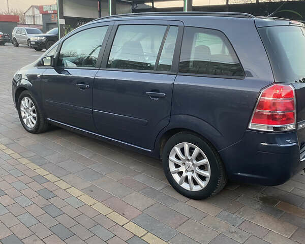 Серый Опель Зафира, объемом двигателя 1.8 л и пробегом 217 тыс. км за 5600 $, фото 3 на Automoto.ua