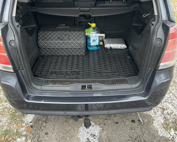 Серый Опель Зафира, объемом двигателя 2.2 л и пробегом 215 тыс. км за 8200 $, фото 20 на Automoto.ua