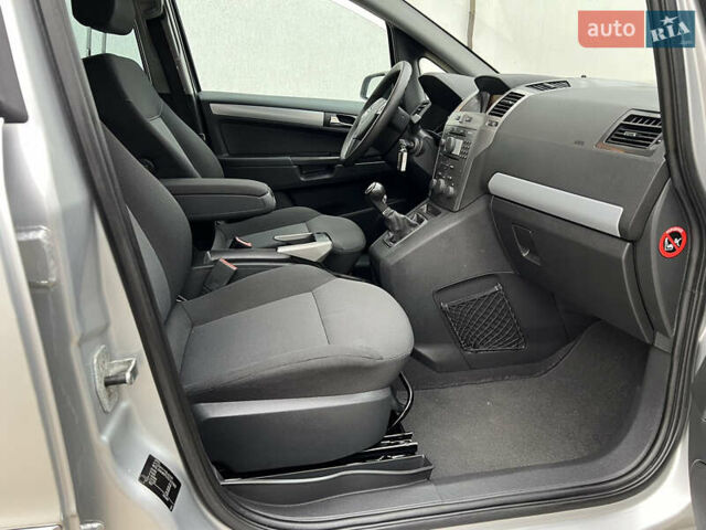 Серый Опель Зафира, объемом двигателя 1.8 л и пробегом 232 тыс. км за 6300 $, фото 55 на Automoto.ua