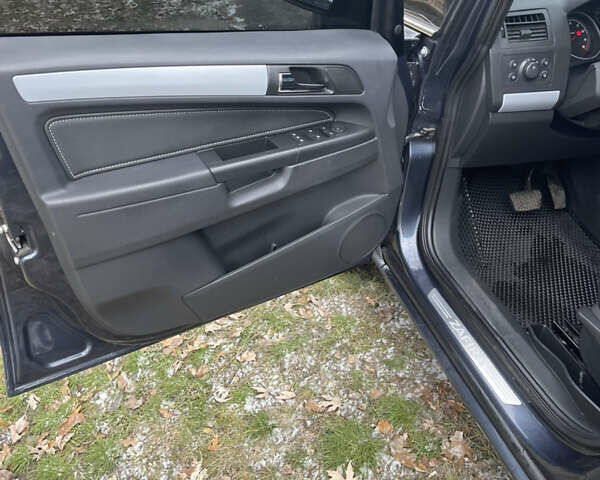 Серый Опель Зафира, объемом двигателя 2.2 л и пробегом 215 тыс. км за 8200 $, фото 29 на Automoto.ua