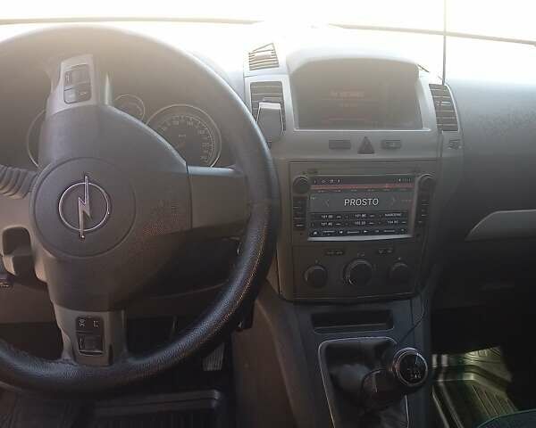 Серый Опель Зафира, объемом двигателя 1.8 л и пробегом 459 тыс. км за 5450 $, фото 3 на Automoto.ua