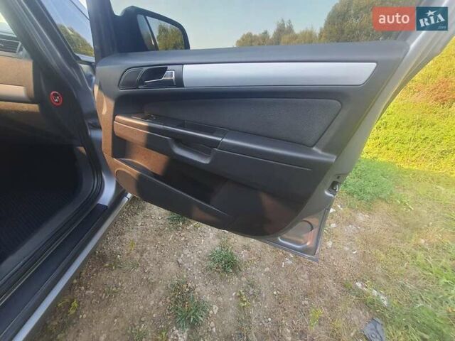 Сірий Опель Зафіра, об'ємом двигуна 1.91 л та пробігом 265 тис. км за 6000 $, фото 12 на Automoto.ua