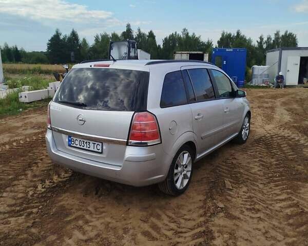 Серый Опель Зафира, объемом двигателя 1.6 л и пробегом 109 тыс. км за 5555 $, фото 2 на Automoto.ua