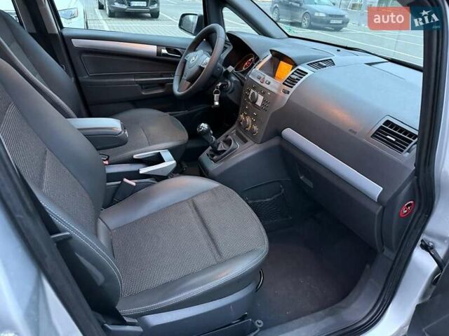 Сірий Опель Зафіра, об'ємом двигуна 1.9 л та пробігом 171 тис. км за 5700 $, фото 30 на Automoto.ua