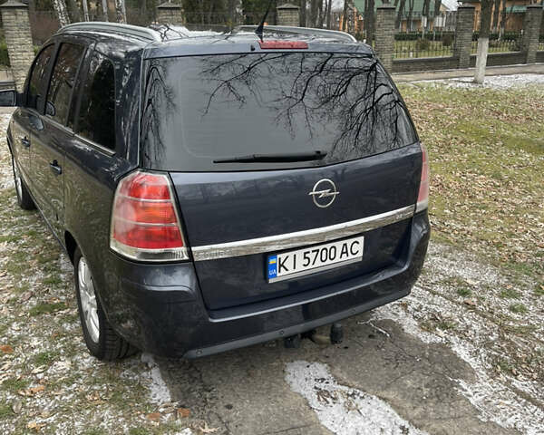 Серый Опель Зафира, объемом двигателя 2.2 л и пробегом 215 тыс. км за 8200 $, фото 13 на Automoto.ua