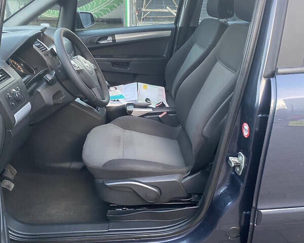 Серый Опель Зафира, объемом двигателя 1.8 л и пробегом 217 тыс. км за 5600 $, фото 18 на Automoto.ua