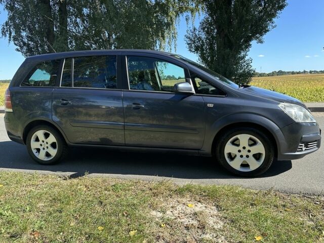 Серый Опель Зафира, объемом двигателя 1.9 л и пробегом 267 тыс. км за 3800 $, фото 2 на Automoto.ua